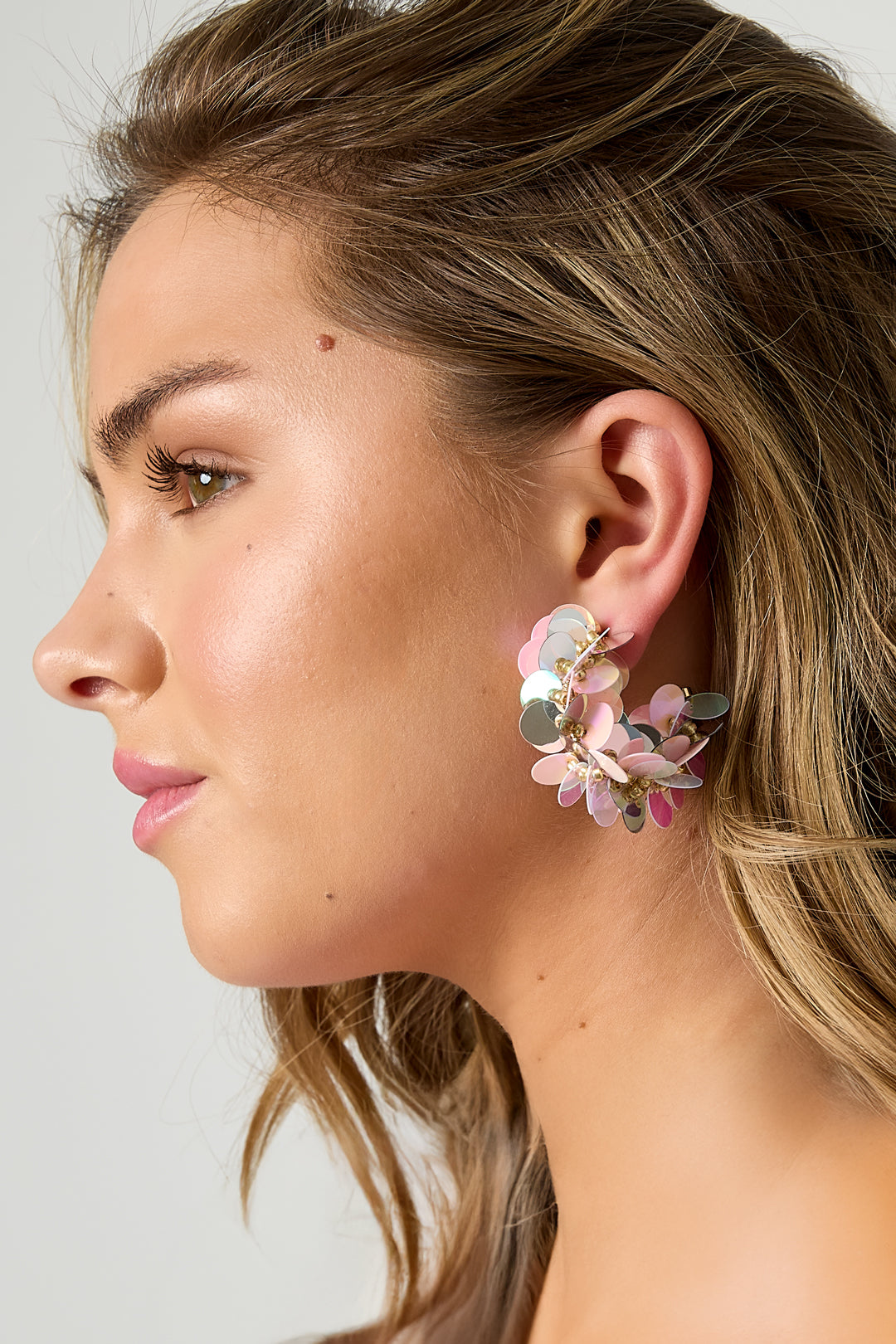 Hoop earrings made of sequins and beads
