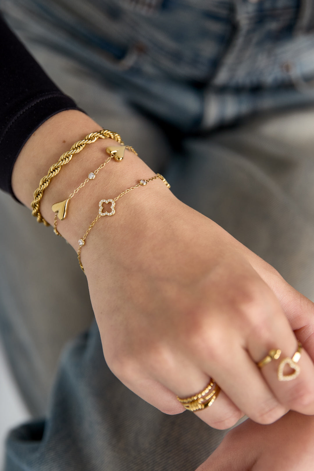 Bracelet with openwork and inlaid clovers and stones